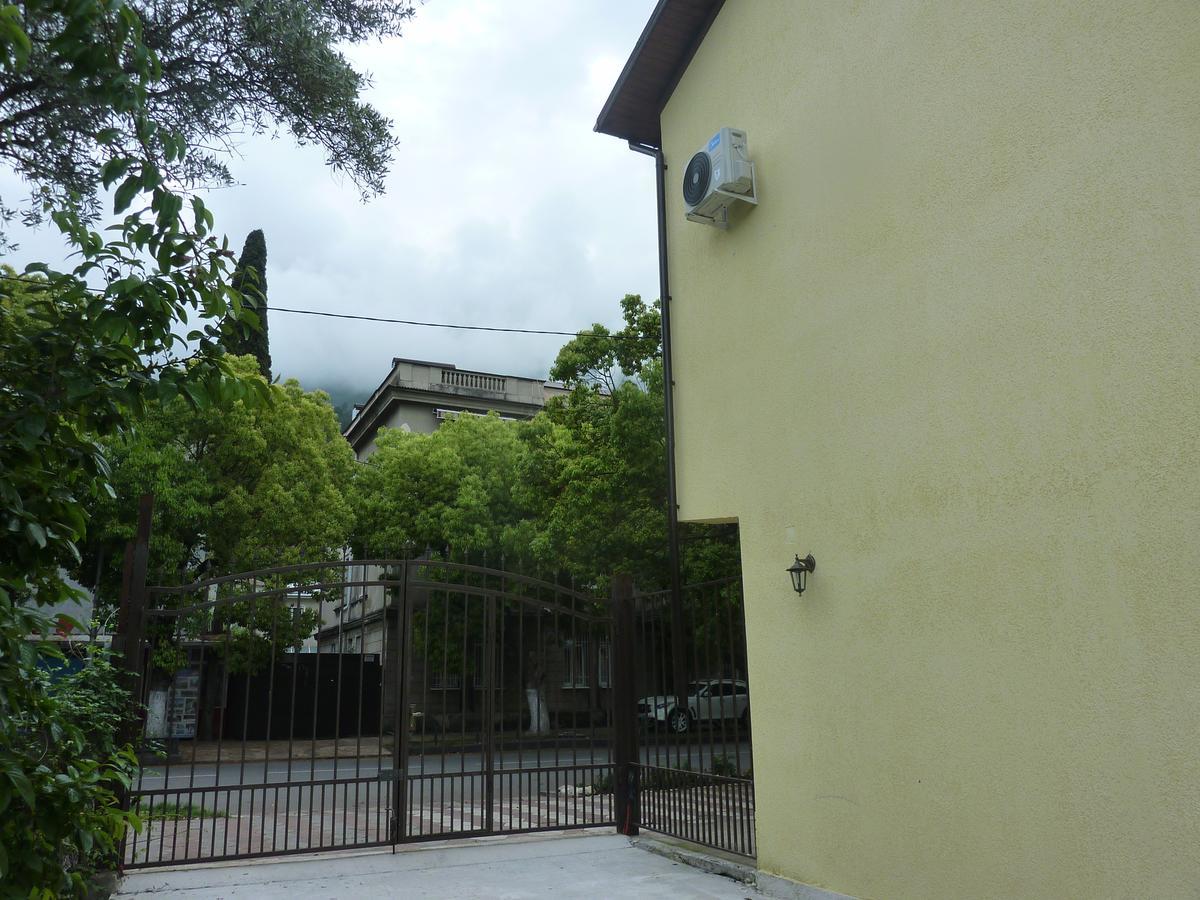 Guest House Letto Гагра Екстериор снимка